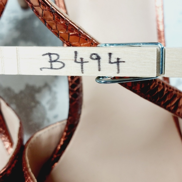 New 27 Edit Abilyn Naturalizer Brown Leather Ankle Strap Pointed Toe Pump B494 - Picture 15 of 15